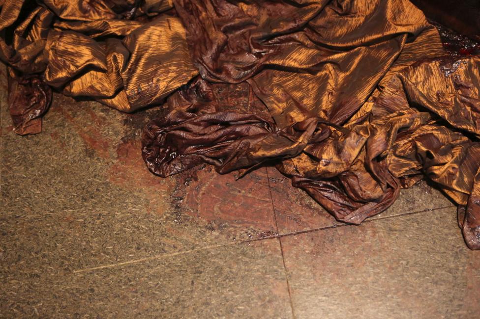 ΠΡΟΣΟΧΗ ΣΚΛΗΡΕΣ ΕΙΚΟΝΕΣ: Φρίκη μέσα από το ξενοδοχείου του Μάλι - Αίματα και σφαίρες παντού - Φωτογραφία 11