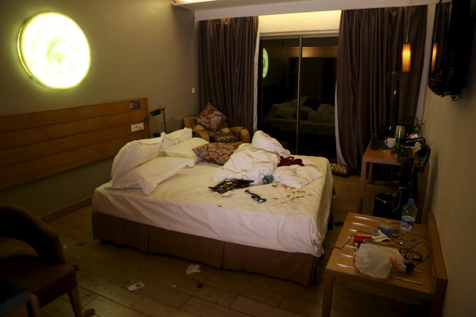 ΠΡΟΣΟΧΗ ΣΚΛΗΡΕΣ ΕΙΚΟΝΕΣ: Φρίκη μέσα από το ξενοδοχείου του Μάλι - Αίματα και σφαίρες παντού - Φωτογραφία 5