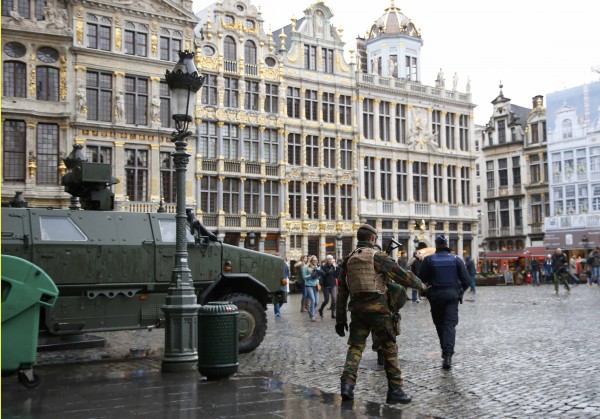 ΚΟΚΚΙΣ ΣΥΝΑΓΕΡΜΟΣ στις Βρυξέλλες-Εικόνες στους δρόμους που δεν έχουμε ξαναδεί [photo+video] - Φωτογραφία 6