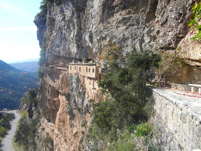 Στο εντυπωσιακό και συγκλονιστικό μοναστήρι της Παναγίας της Κηπίνας στα Τζουμέρκα [photos + video] - Φωτογραφία 2