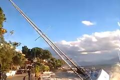 Ράχες: Έβγαλε σκάφη στη στεριά ο νοτιάς [photo+video]