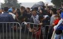 Επιστρέφουν πίσω οι πρόσφυγες από την Ειδομένη [photos] - Φωτογραφία 2