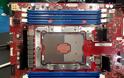 Το wafer ενός Intel Xeon Phi επιδεικνύεται στο SuperComputing 15