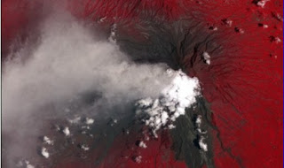 Μαγευτικές εκρήξεις ηφαιστείων από ψηλά... [photos] - Φωτογραφία 1