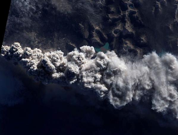 Μαγευτικές εκρήξεις ηφαιστείων από ψηλά... [photos] - Φωτογραφία 4