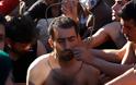 ΣΥΓΚΛΟΝΙΖΟΥΝ ΟΙ ΕΙΚΟΝΕΣ! Οι πρόσφυγες στα σύνορα με τα Σκόπια ράβουν τα στόματά τους [photos] - Φωτογραφία 2