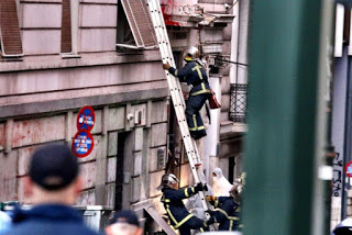 Δείτε εικόνες από την έκρηξη βόμβας στο κέντρο της Αθήνας και τις ζημιές που προκλήθηκαν... [photos] - Φωτογραφία 1