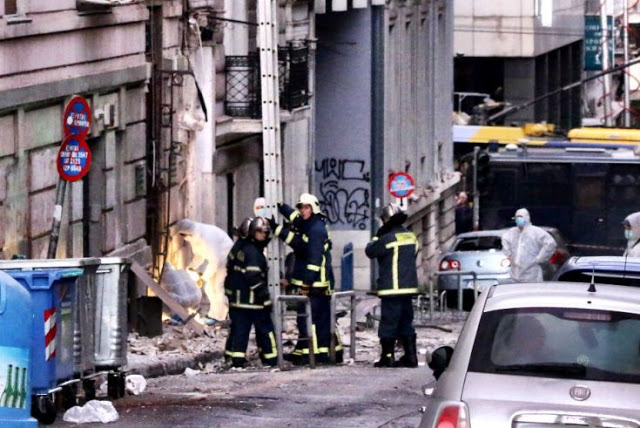 Δείτε εικόνες από την έκρηξη βόμβας στο κέντρο της Αθήνας και τις ζημιές που προκλήθηκαν... [photos] - Φωτογραφία 2