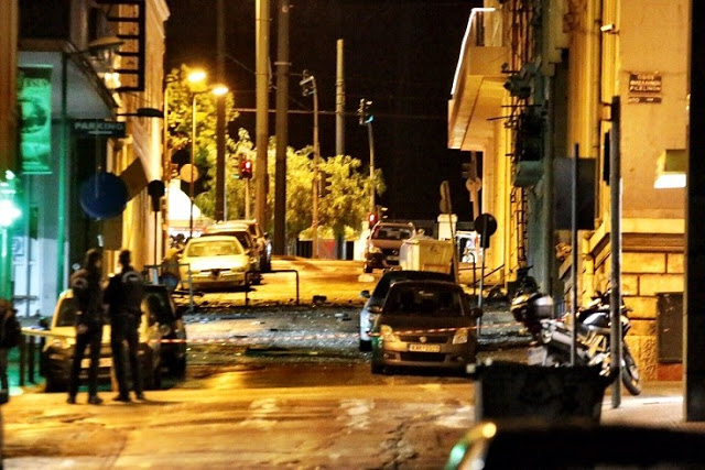 Δείτε εικόνες από την έκρηξη βόμβας στο κέντρο της Αθήνας και τις ζημιές που προκλήθηκαν... [photos] - Φωτογραφία 3