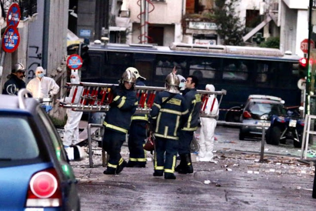 Δείτε εικόνες από την έκρηξη βόμβας στο κέντρο της Αθήνας και τις ζημιές που προκλήθηκαν... [photos] - Φωτογραφία 4