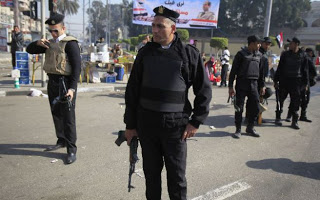 Εξερράγησαν βόμβες έξω από ξενοδοχείο της Αιγύπτου - Φωτογραφία 1