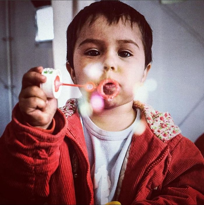 Επιστέφουν τα χαμόγελα και τα χρώματα στην ζωή των μικρών προσφύγων [photos] - Φωτογραφία 13