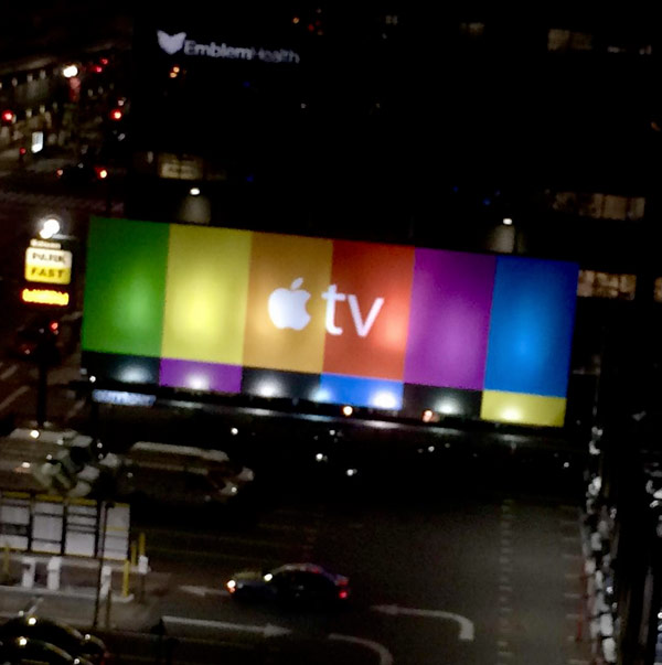 Νέα διαφημιστική καμπάνια στα κτίρια για το Apple TV4 από την Apple - Φωτογραφία 3