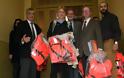 :Σωσίβια προσφύγων ως δώρα έδωσε ο Δήμαρχος Λέσβου στους Πρέσβεις των Κρατών μελών της Ευρωπαϊκής Ένωσης [photo]