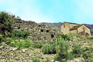 Μεσαιωνικό οικισμό 500 περίπου κατοίκων αποκαλύπτει το κάστρο στο χωριό Πέντε Εκκλησιές Θεσπρωτίας... - Φωτογραφία 1