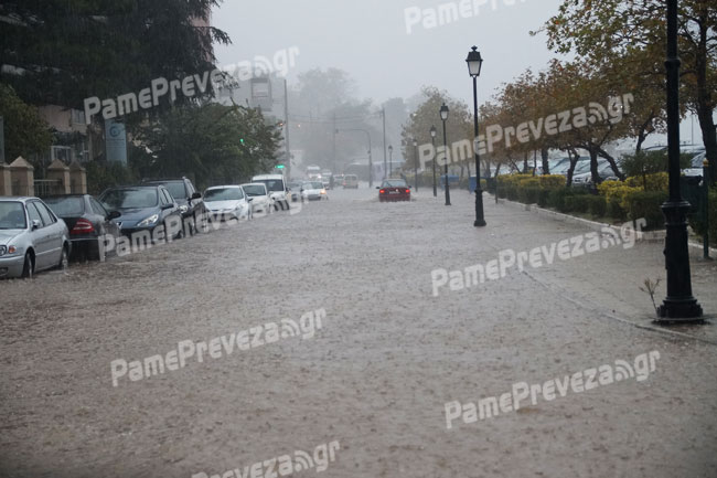 Στο έλεος της κακοκαιρίας η Πρέβεζα - Ποτάμια οι δρόμοι [photos] - Φωτογραφία 10