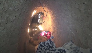 Αποκάλυψη: Οι Τζιχαντιστές κρύβονται σε τούνελ! Δείτε τις φωτογραφίες από τις κρυψώνες τους... [photos] - Φωτογραφία 1