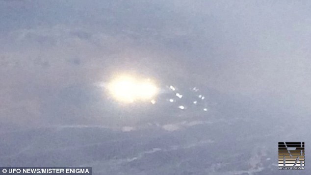 Απίστευτο! Επιβάτης αεροπλάνου κατέγραψε UFO! [photos] - Φωτογραφία 3