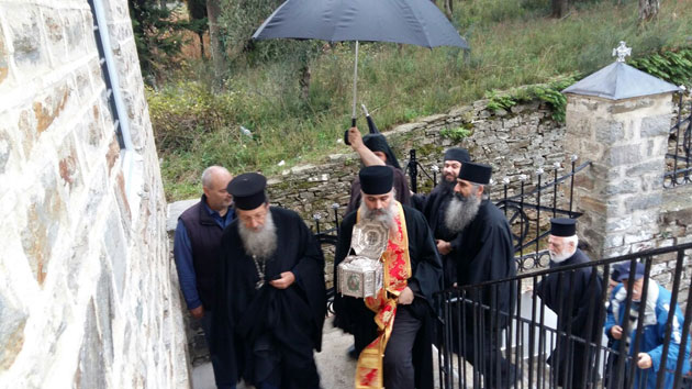 7496 - Για πρώτη φορά η Τιμία Κάρα του Αγίου Ραφαήλ στο Άγιον Όρος - Φωτογραφία 2