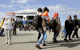 Περισσότεροι από 2.000 πρόσφυγες στον Πειραιά - Φωτογραφία 1