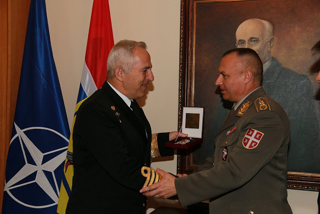 Συνάντηση Αρχηγού ΓΕΕΘΑ με τον Διοικητή Χερσαίων Δυνάμεων της Σερβίας - Φωτογραφία 1