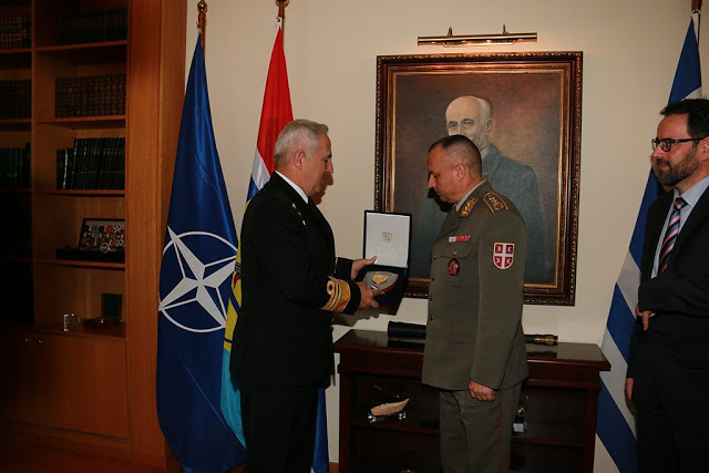 Συνάντηση Αρχηγού ΓΕΕΘΑ με τον Διοικητή Χερσαίων Δυνάμεων της Σερβίας - Φωτογραφία 3
