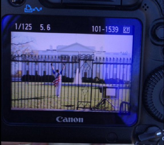 Συναγερμός στον Λευκό Οίκο - Αγνωστος επιχείρησε να πηδήξει τον φράχτη [photos] - Φωτογραφία 2