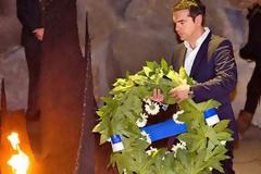 ΘΑΥΜΑΣΤΕ ΤΟΝ! Γραβάτα δεν φοράς, σταυρό δεν κάνεις, αλλά κιπά φοράς! Πως γίνεται, Αλέξη; [photos]