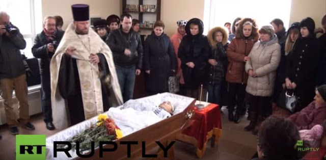 ΣΥΓΚΙΝΗΣΗ: Κηδεύτηκε ο Ρώσος πεζοναύτης που σκοτώθηκε στη Συρία [photos] - Φωτογραφία 2