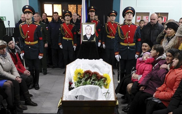 ΣΥΓΚΙΝΗΣΗ: Κηδεύτηκε ο Ρώσος πεζοναύτης που σκοτώθηκε στη Συρία [photos] - Φωτογραφία 5