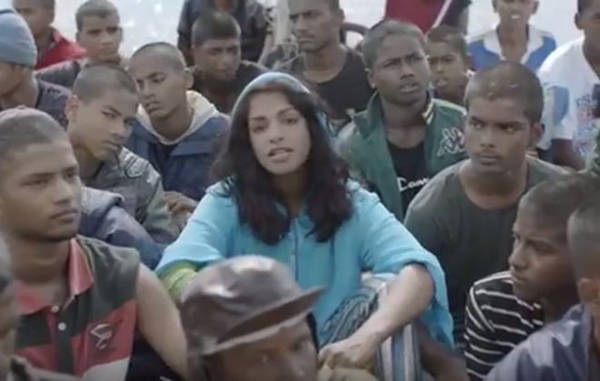 Πασίγνωστη τραγουδίστρια γύρισε βίντεο κλιπ με πρόσφυγες! [photo] - Φωτογραφία 2