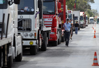 Άρχισαν τα καψόνια: Πάνω από 1.200 φορτηγά με Τουρκικά προϊόντα έχουν αποκλειστεί έξω από τη Ρωσία... - Φωτογραφία 1