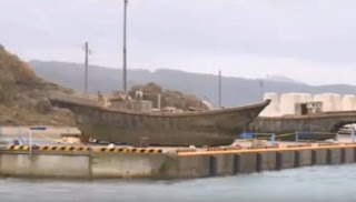 Σοκ! Ξεβράστηκαν ξύλινα πλοία με πτώματα σε αποσύνθεση στην Ιαπωνία... [video] - Φωτογραφία 1
