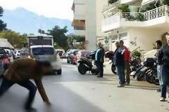 Λαμία: Μηχανάκι χτύπησε ηλικιωμένο που διέσχιζε το δρόμο