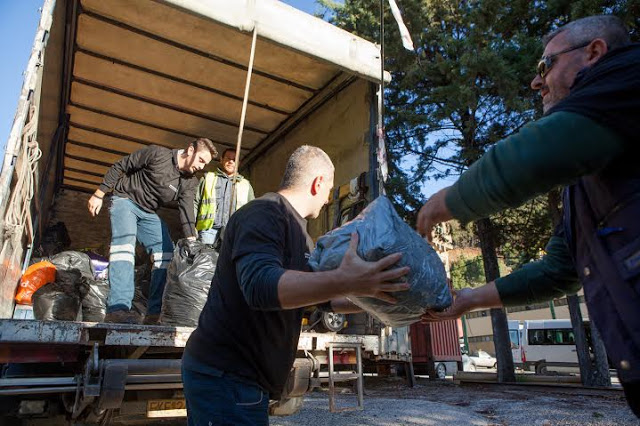 Oι μεταλλωρύχοι Χαλκιδικής προσέφεραν ανθρωπιστική βοήθεια για τους πρόσφυγες στην Ειδομένη [photos+video] - Φωτογραφία 4