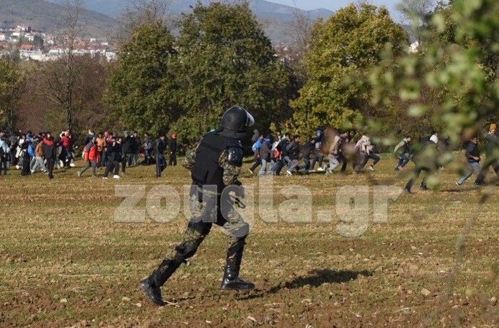 Σκοπιανοί πυροβολούν πρόσφυγες σε ελληνικό έδαφος (Φωτό - Βίντεο) - Φωτογραφία 15