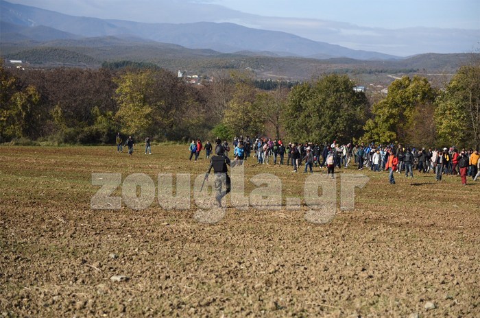 Σκοπιανοί πυροβολούν πρόσφυγες σε ελληνικό έδαφος (Φωτό - Βίντεο) - Φωτογραφία 17