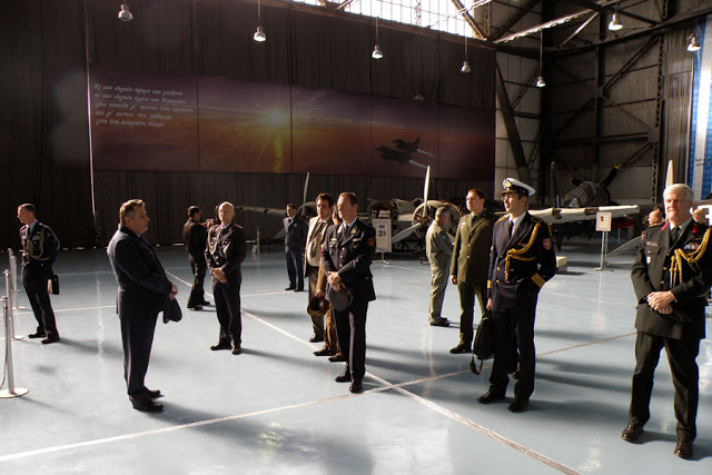 Επίσκεψη Ακολούθων Άμυνας στην Αεροπορική Βάση Δεκέλειας - Φωτογραφία 3