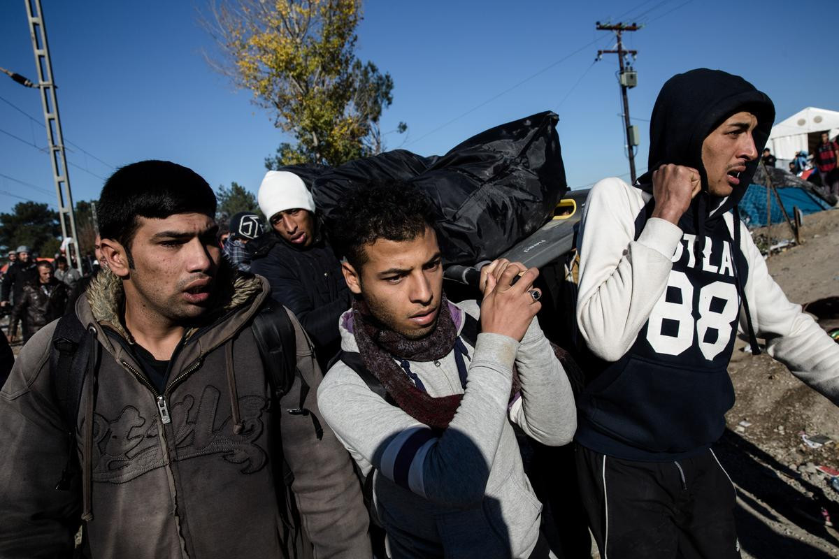 «Καζάνι» που βράζει η Ειδομένη: Οι πρόσφυγες σε ένταση μετά το θάνατο του Μαροκινού - ΣΚΛΗΡΕΣ ΕΙΚΟΝΕΣ - Φωτογραφία 5
