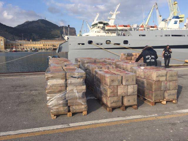 Μεγάλη ''ψαριά'' του Λιμενικού σε διεθνή επιχείρηση για ναρκωτικά στην Μεσόγειο - Φωτογραφία 1
