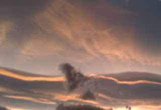 Πρωτοφανείς σύννεφα στα Τρίκαλα. Θυμίζει την Αποκάλυψη του Ιωάννη [photos] - Φωτογραφία 1