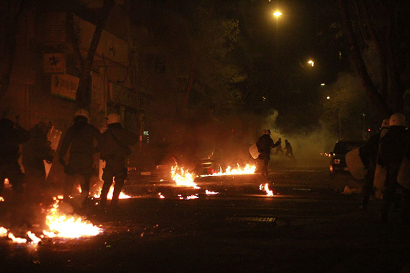 Επτά συλλήψεις μετά από τα χθεσινά επεισόδια στα Εξάρχεια - Φωτογραφία 2