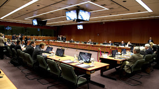 Σήμερα το κρίσιμο Eurogroup-Θα θυσιάσουν τις συντάξεις για να μειωθεί το χρέος... - Φωτογραφία 1
