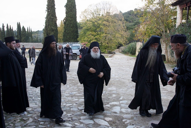 7550 - Φωτογραφίες από την υποδοχή του ηγουμένου Γέροντα Εφραίμ Βατοπαιδινού στην πανηγυρίζουσα Ιερά Μονη Χιλιανδαρίου - Φωτογραφία 5