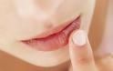 Τέλειο και πανεύκολο lip balm για σκασμένα χείλη
