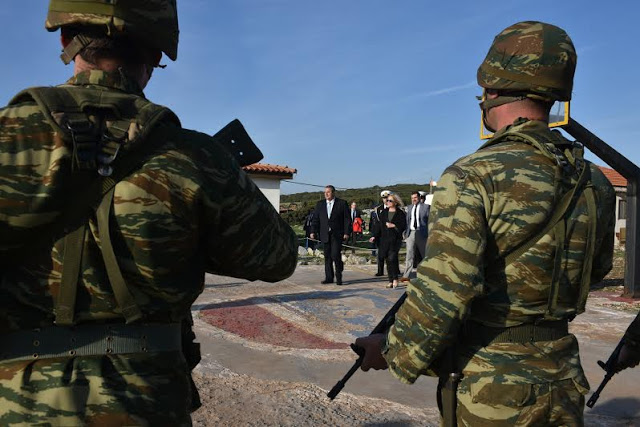 Επίσκεψη ΥΕΘΑ Πάνου Καμμένου, Ολλανδής ΥΠΑΜ J. Hennis-Plasschaert και Ολλανδού Υπουργού Μετανάστευσης Klaas Dijkhoff σε Φαρμακονήσι, Χίο, Αγαθονήσι - Φωτογραφία 6