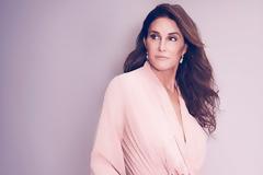Δείτε την Caitlyn Jenner να χειροκροτεί την κόρη Kendall Jenner στην επίδειξη της Victoria's Secret! [photos]