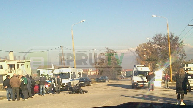 Ιωάννινα: Σφοδρή σύγκρουση Ι.Χ.Ε με μηχανή μεγάλου κυβισμού - Βαριά τραυματισμένος ο οδηγός της [photos] - Φωτογραφία 2