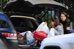 Τα μάζεψαν όλα και έφυγαν! Δείτε την Pippa Middleton πώς έφυγαν από γνωστό εμπορικό κέντρο... [photos]