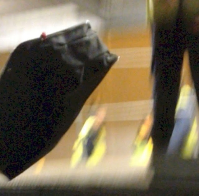 Έτσι πετούν τις βαλίτσες σας στο αεροδρόμιο Λούτον του Λονδίνου - Φωτογραφία 2